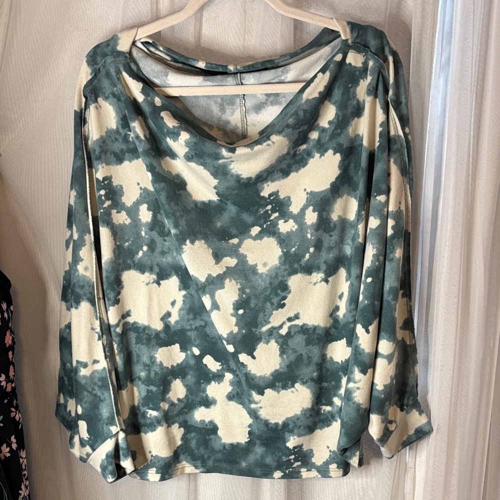 Entro Green and Cream Patterned Blouse